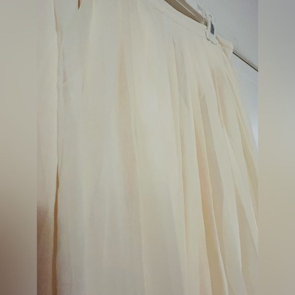Dainty Jewell’s Maxi Cream Pleated Skirt - Picture 2 of 4